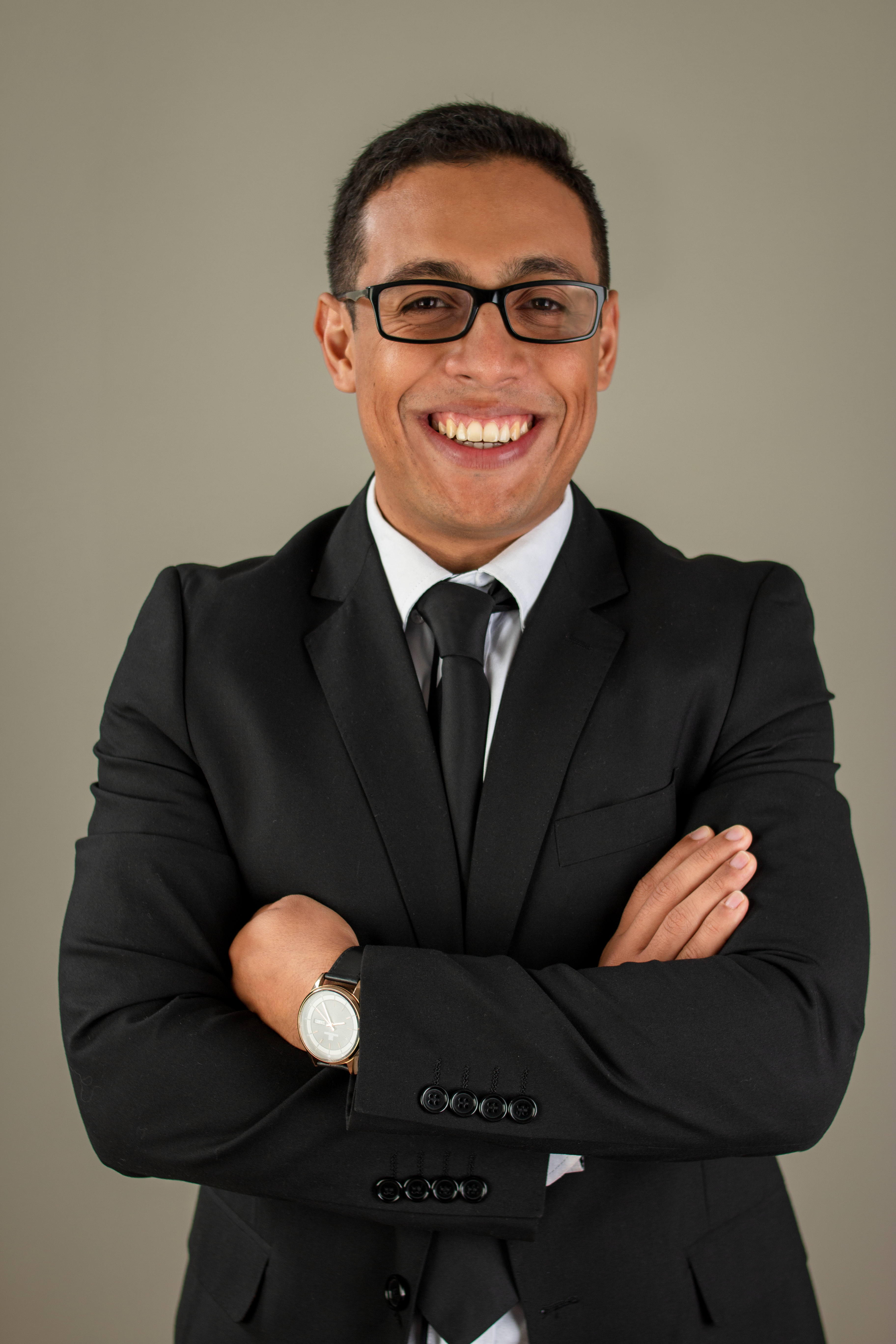 Dr. César Echeverria